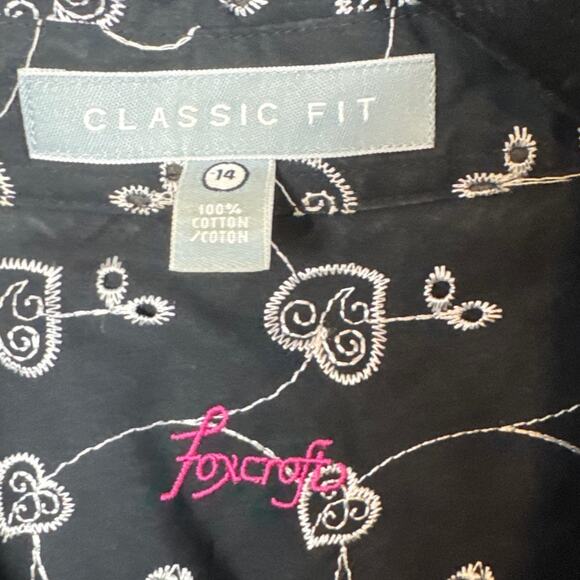 Foxcroft Women’s Button Up Shirt Black Eyelet Embroidered Hearts Pattern 14 - Picture 6 of 8